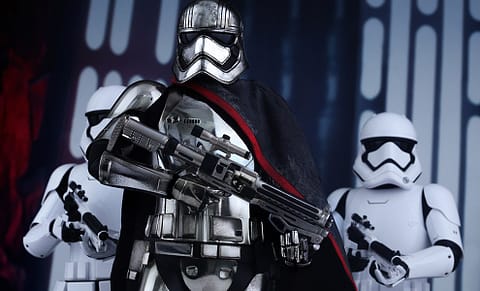 star-wars-captain-phasma-sixth-scale-hot-toys-feature-902582